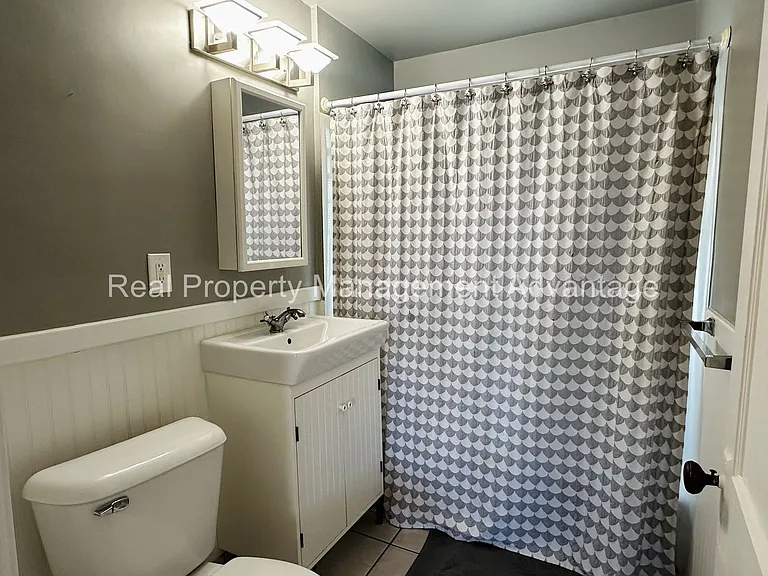 781 Camden — Photo 16