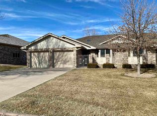 5111 Parklane Dr, Kearney, NE 68847