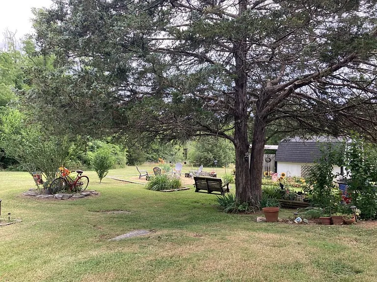 107 Puckett Rd — Photo 3