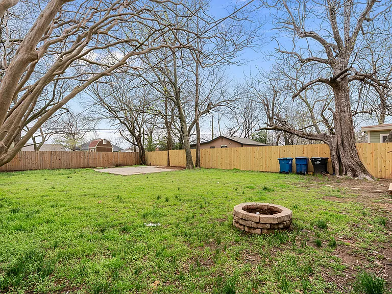718 W Monterey St — Photo 34