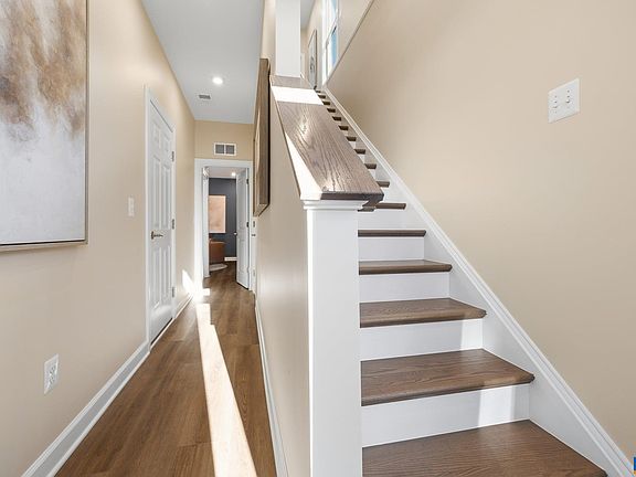 5th image of 24 Keene Ct