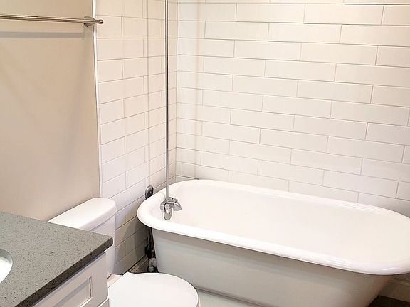 5th image of 522 Gladstone Blvd Unit 15