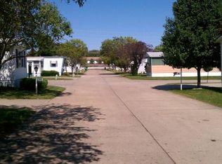 202 Lynnwood Dr, West Des Moines, IA 50265