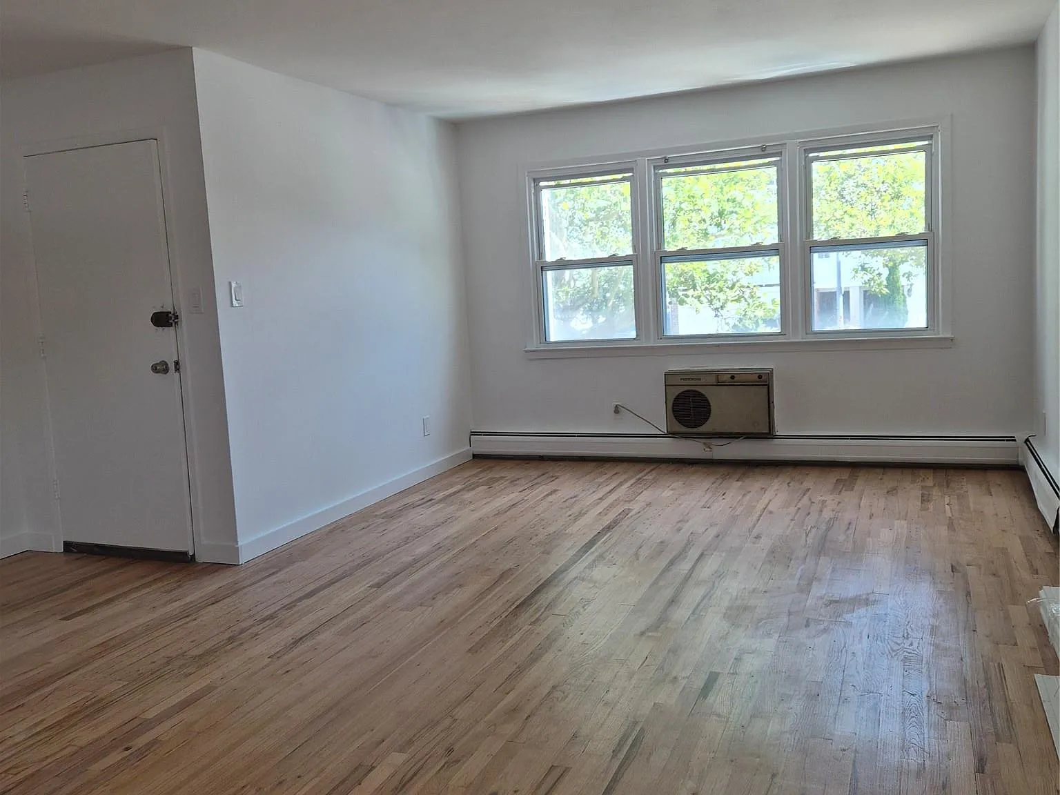 2 bed, 1.5 bath, 1200 sqft, $3,200 — Photo 2