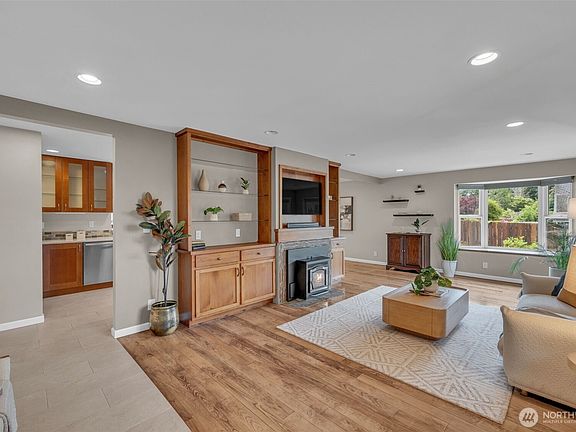 3rd image of 2102 15th Avenue