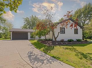 869 S Parkview Dr, Aurora, OH 44202