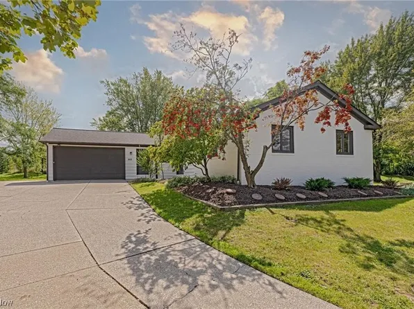 869 S Parkview Dr, Aurora, OH 44202