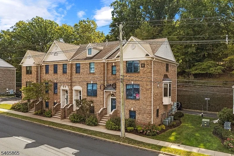 2 bed, 2.5 bath, $4,000 — Photo 2
