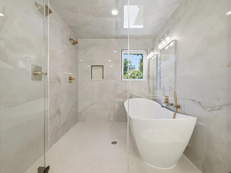 2452 S Marion St — Photo 23