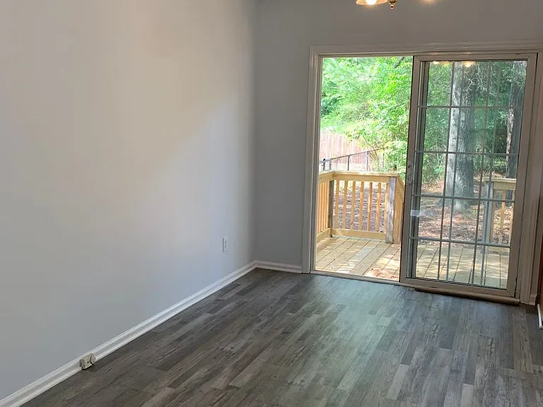 211 Friendly Ln — Photo 6