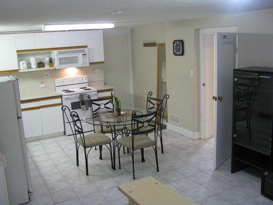 Kitchen /eating area.