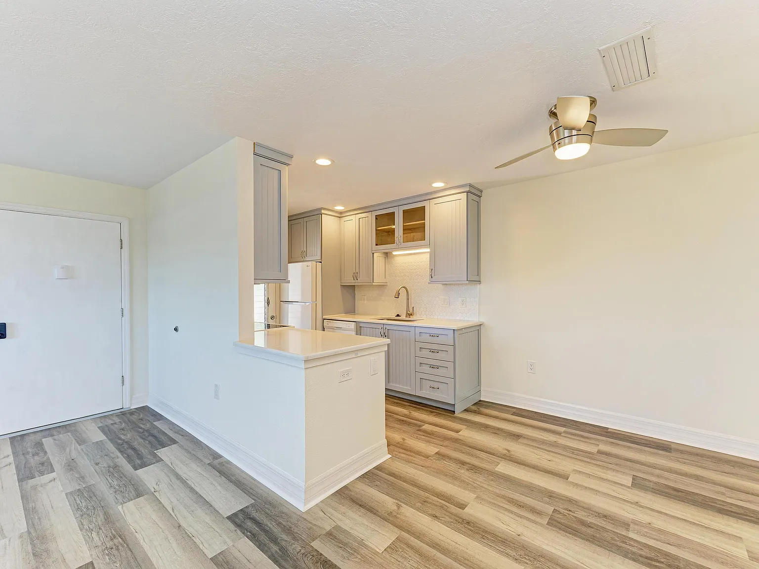 2 bed, 867 sqft, $1,800 — Photo 4