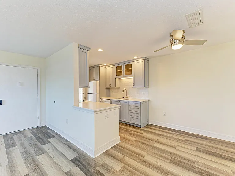 616 Guild Dr #8 — Photo 4