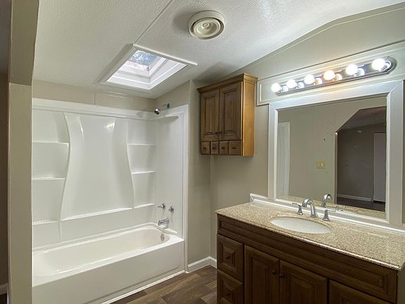 4th image of 23077 White Oak Dr