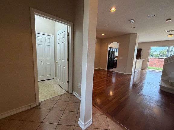 4th image of 9434 Silver Buttonwood St