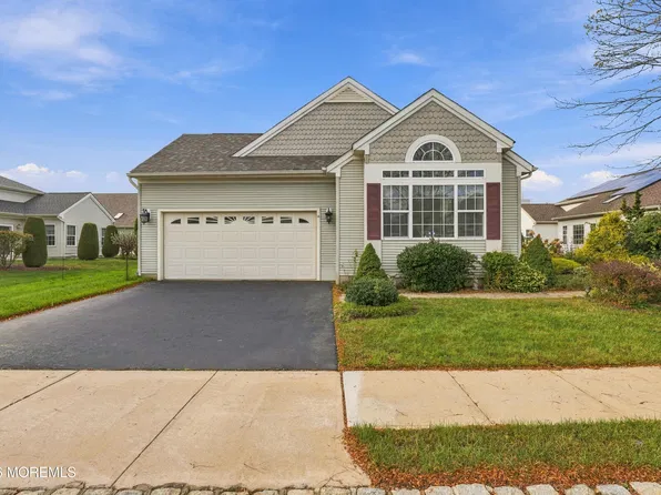 14 Gascony Circle, Manchester, NJ 08759