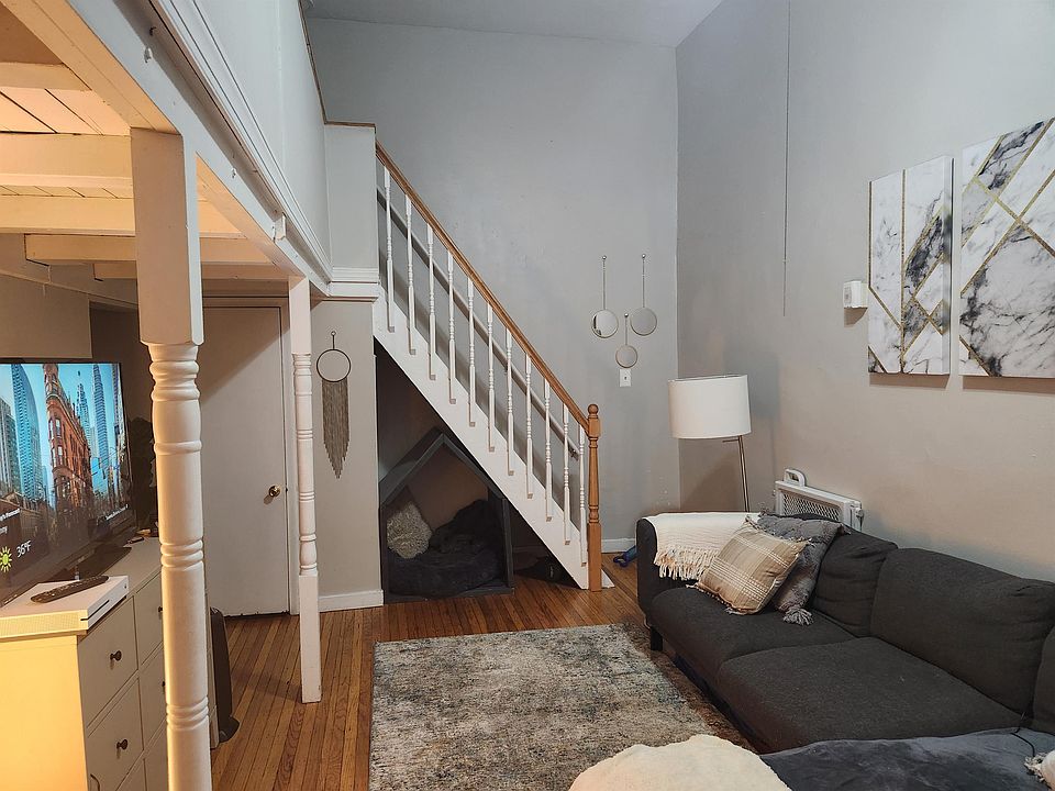 1st image of 927 Pine St APT 102