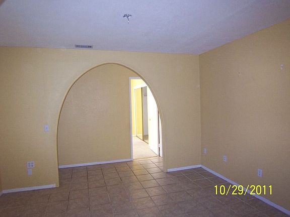 2nd image of 751 Saint Andrews Ct