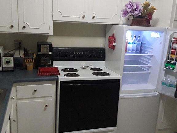 4th image of 1131 Grove St