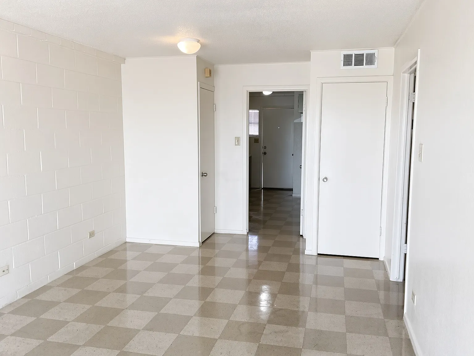 1402 Clark Blvd — Photo 3