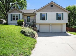6403 NW Hilldale Dr, Kansas City, MO 64151