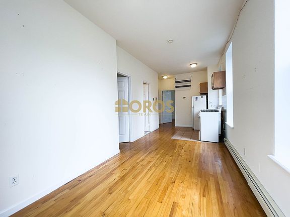 2nd image of 283 E 7th St APT 4c