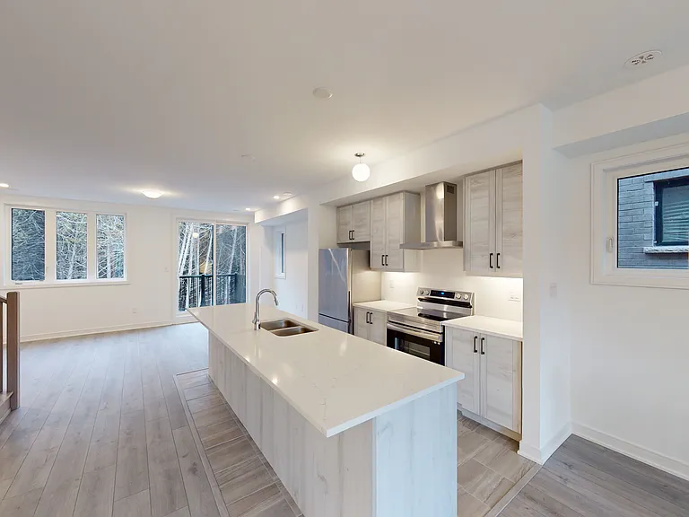 126 Blue Forest Cres — Photo 9