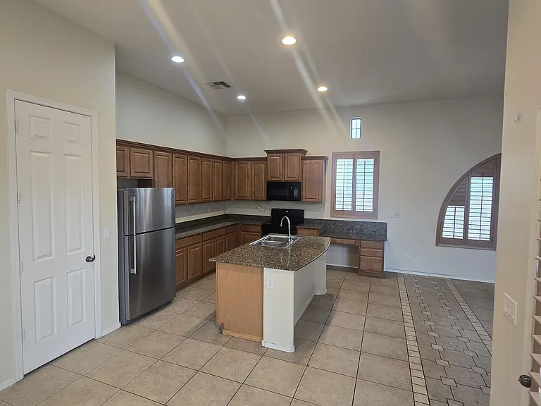 4039 N Park St — Photo 19