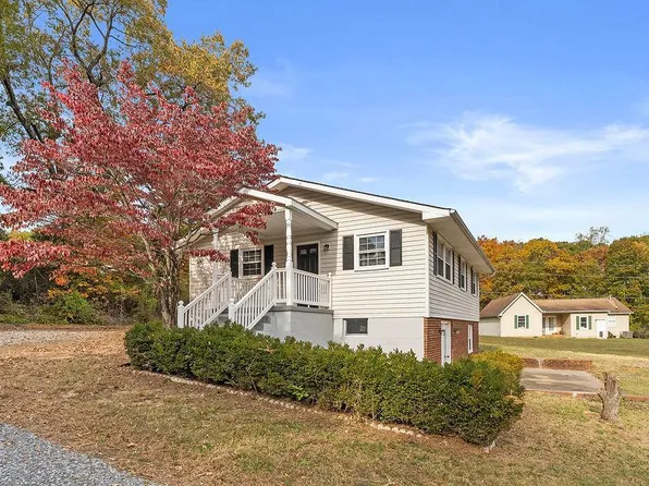 2910 Lee Extended Dr, Fredericksburg, VA 22408