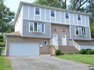 89A Forsythia Ln #1, Paramus, NJ 07652