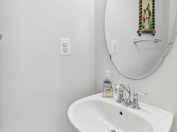 5th image of 820 Oldham St