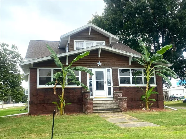 214 N Walnut St, Assumption, IL 62510