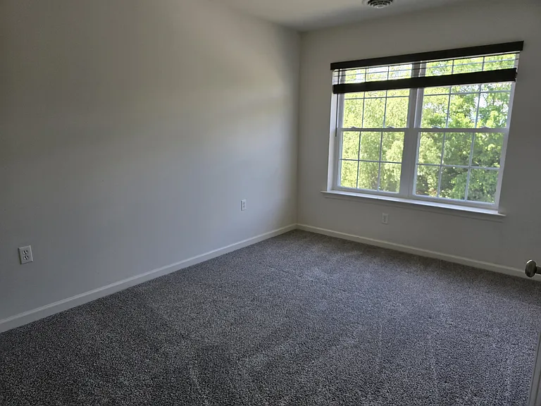 113 Courtyard Dr — Photo 22