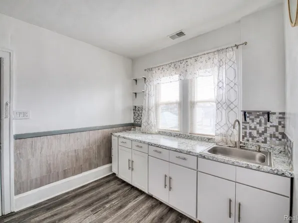 8770 Dexter, Detroit, MI 48206