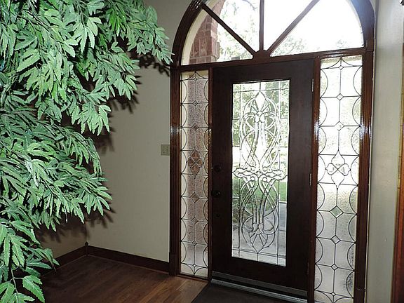 You'll LOVE the detailed woodwork!