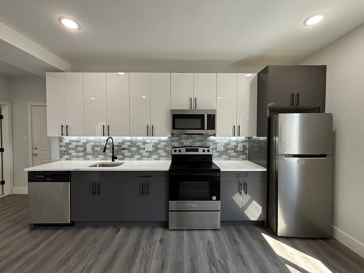 2 bed, 750 sqft, $1,700 — Photo 2