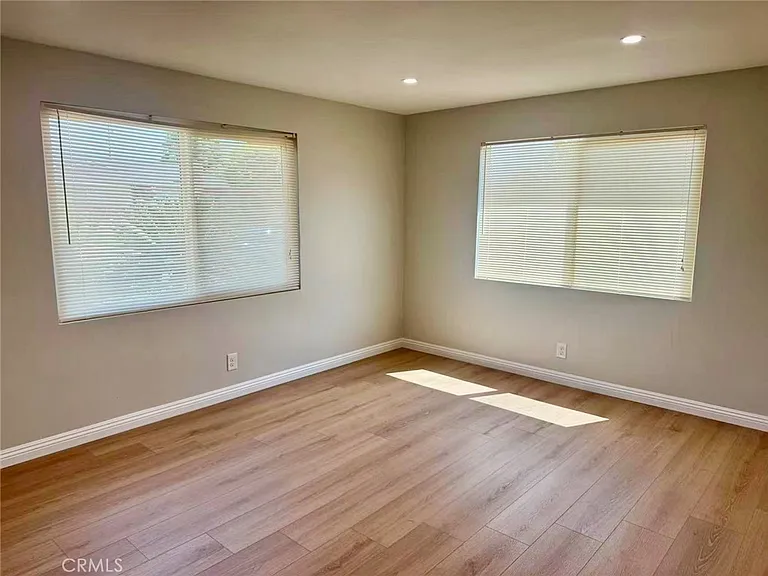 1502 E Thelborn St — Photo 7