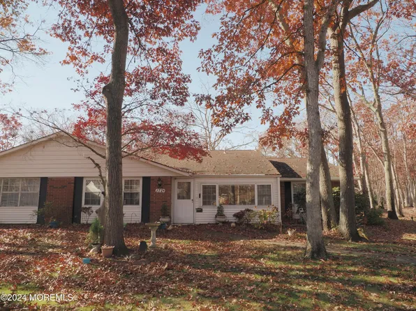 172B Sterling Court, Lakewood, NJ 08701