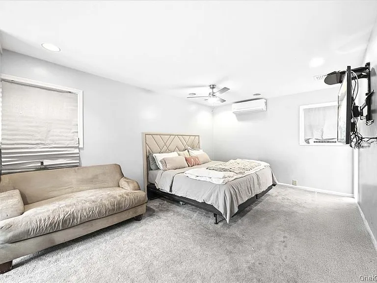 1127 Fordham Ln — Photo 32