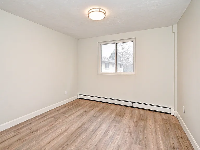 380 Forfar St E — Photo 23