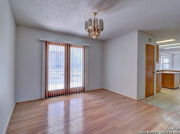 5th image of 703 Eagle Creek Dr