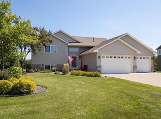 28611 Lakeside Dr, Lindstrom, MN 55045