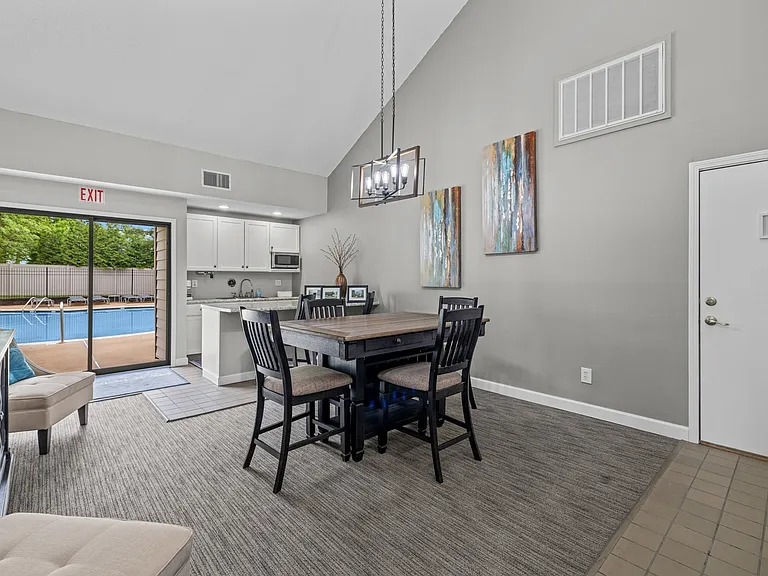 Pebble Point Apartments | Clubroom