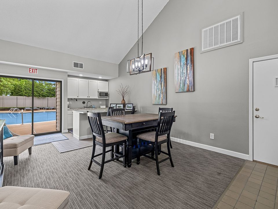 Pebble Point Apartments | Clubroom