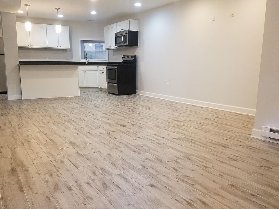 1st image of 1719 W Bryn Mawr Ave #G
