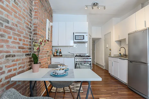 Rented by Nest Seekers International | media 9