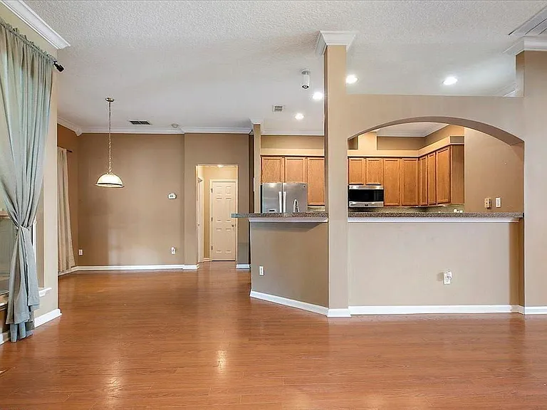 1252 Woodchurch Ln — Photo 6