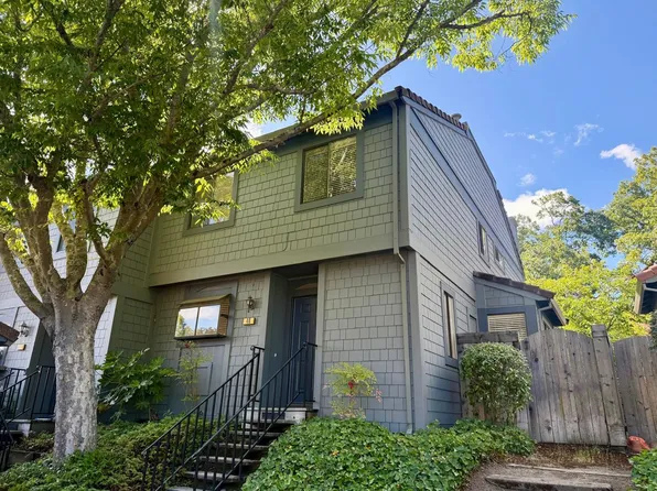 46 Aronia Ln, Novato, CA 94945