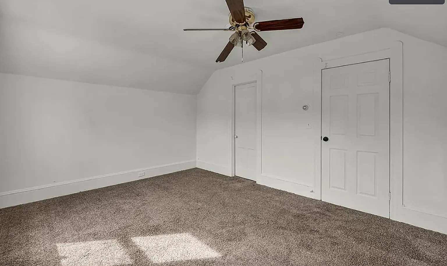 3 bed, 984 sqft, $1,200 — Photo 2