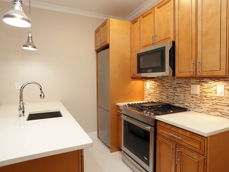1st image of 540 Henry St #Three